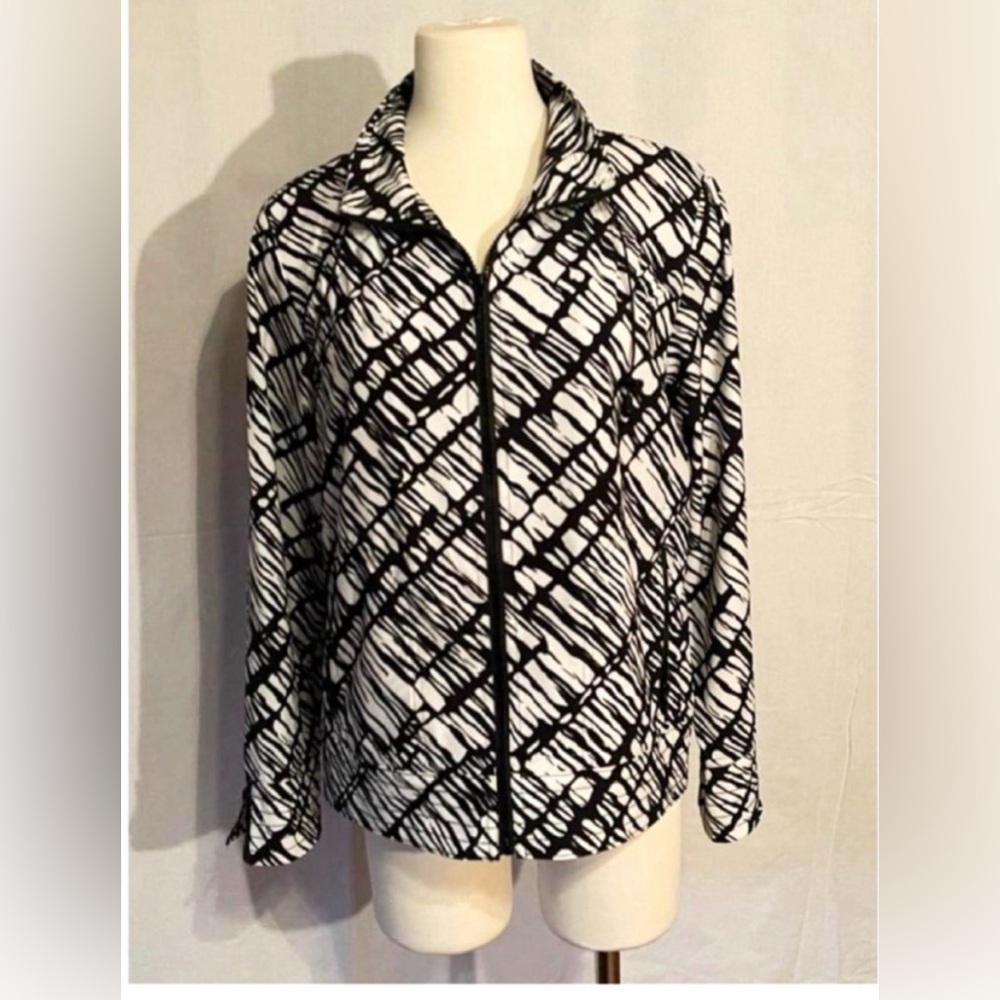 Chico’s Zenergy Black‎ and White lightweight Women's Jacket Size 1